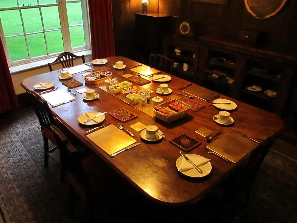 Old Manor House Bed And Breakfast Ashford Bed & Breakfast Shepperton