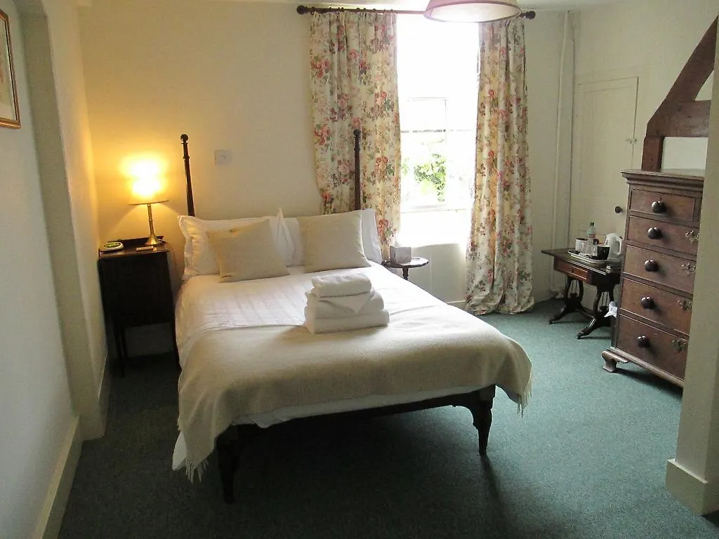 Old Manor House Bed And Breakfast Ashford Shepperton