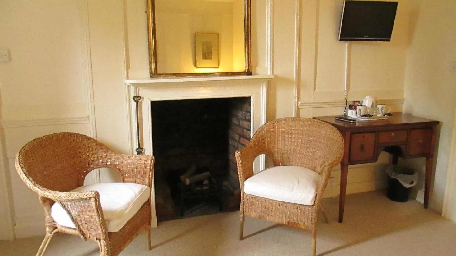 Bed & Breakfast Old Manor House Bed And Breakfast Ashford