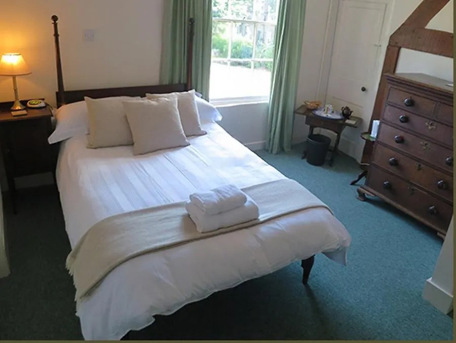 Old Manor House Bed And Breakfast Ashford Bed & Breakfast Shepperton